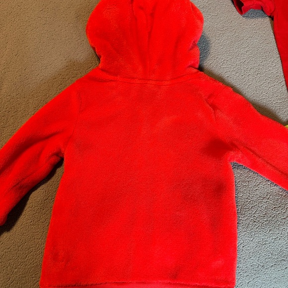 Size 2T Sesame Street Lot - Long sleeve Elmo full zip hoodie and two T-shirts - Picture 8 of 9